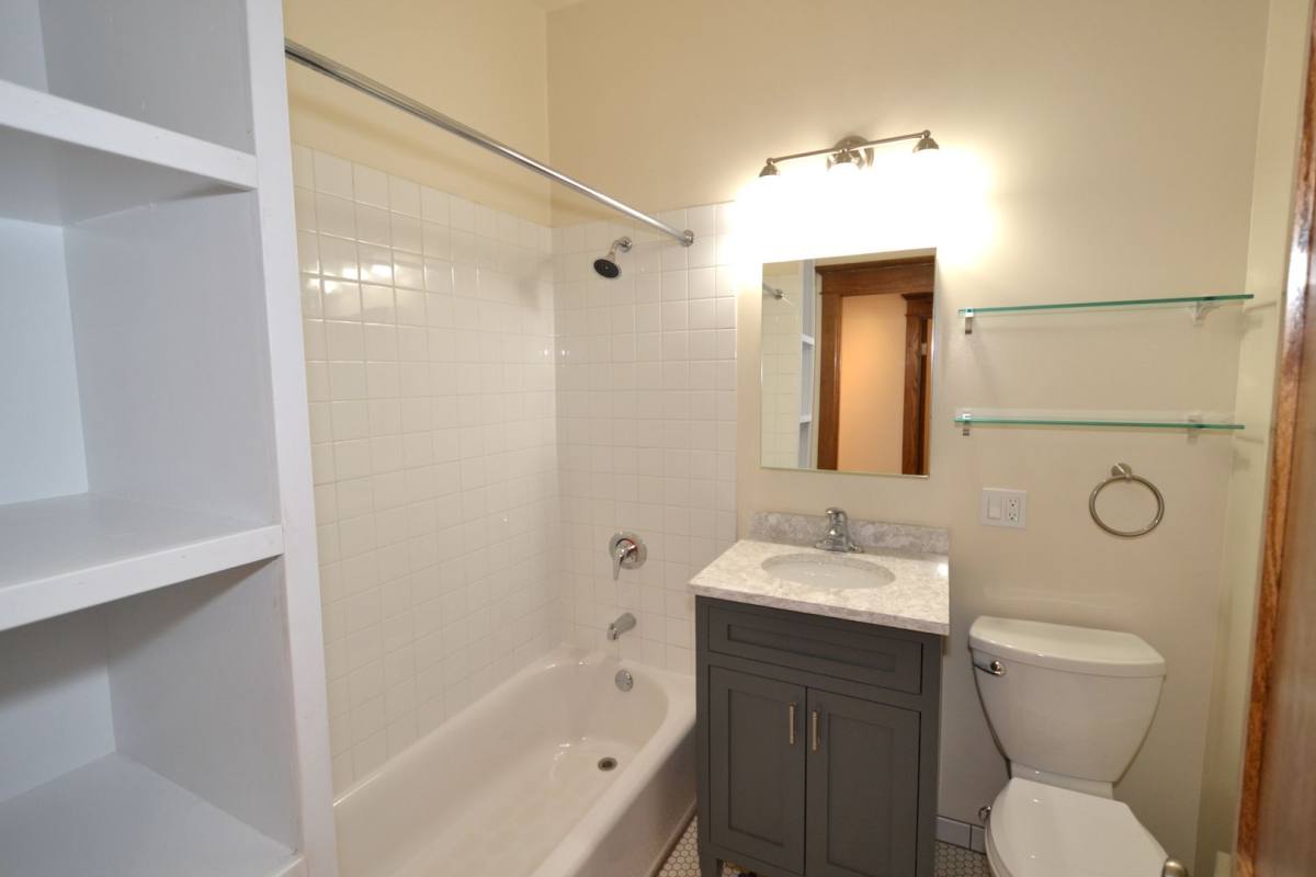 Apartment for rent at 1443-1445 W Belle Plaine, Chicago, IL 60613