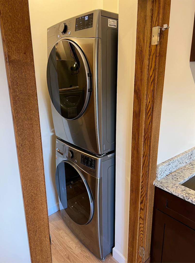 Apartment for rent at 1443-1445 W Belle Plaine, Chicago, IL 60613
