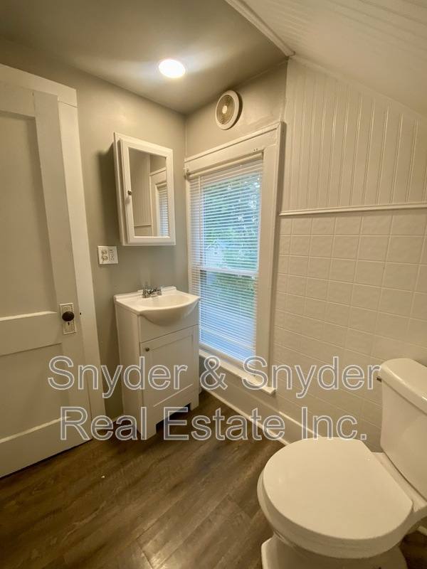 Apartment for rent at 438 Crestwood Ave #3, Akron, OH 44302
