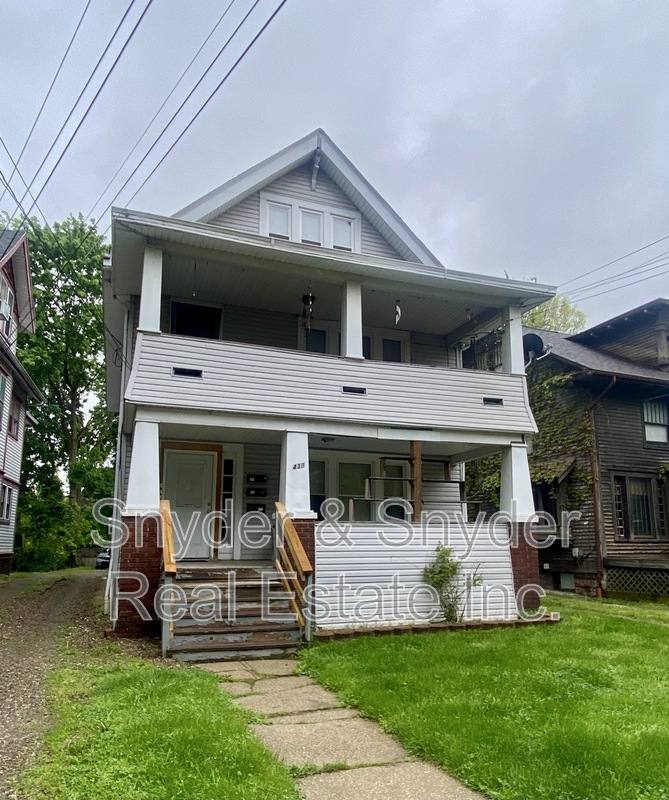 Apartment for rent at 438 Crestwood Ave #3, Akron, OH 44302