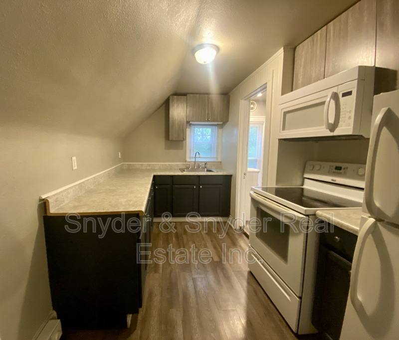 Apartment for rent at 438 Crestwood Ave #3, Akron, OH 44302