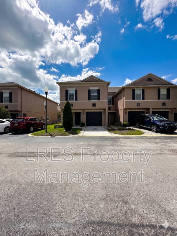 Townhouse for rent at 2825 Cliffe Court, Oviedo, FL 32765