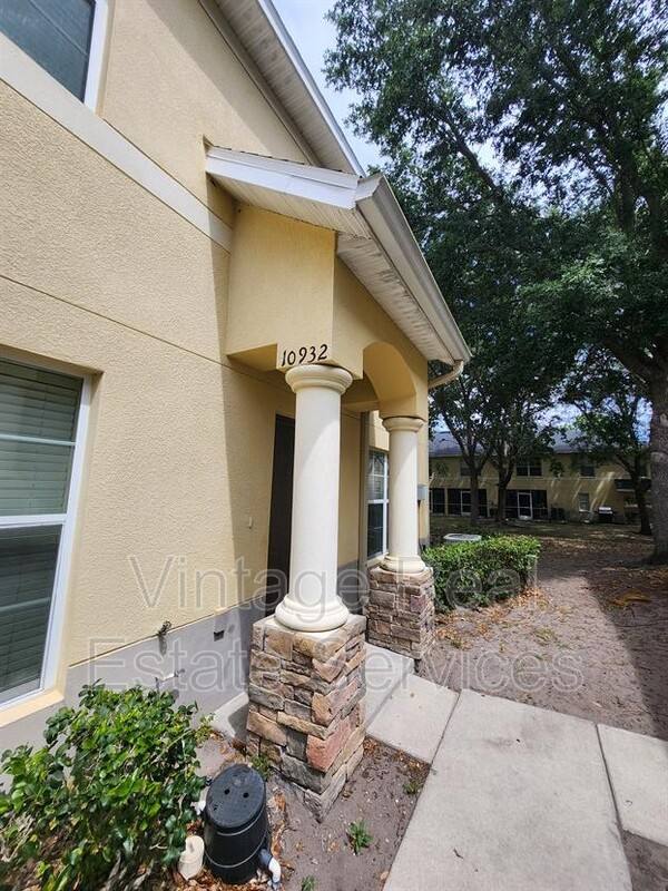 Townhouse for rent at 10932 Keys Gate, Riverview, FL 33579