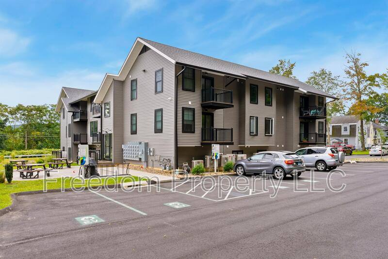 Apartment for rent at 969 Hopmeadow St #304, Simsbury, CT 06070