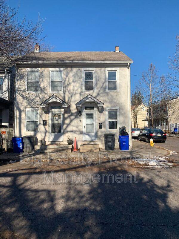 House for rent at 457 Walnut St, Pottstown, PA 19464