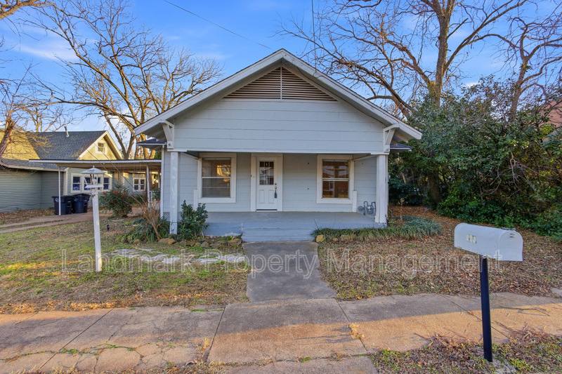 House for rent at 405 College St, Cleburne, TX 76033