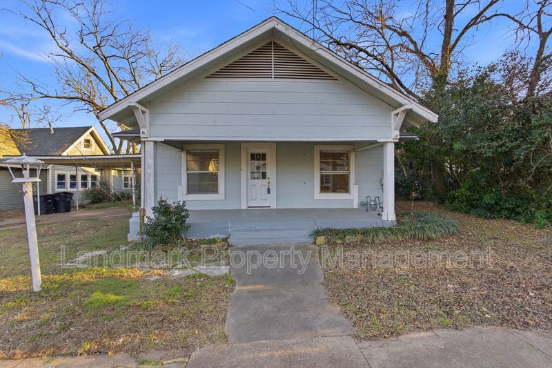 House for rent at 405 College St, Cleburne, TX 76033