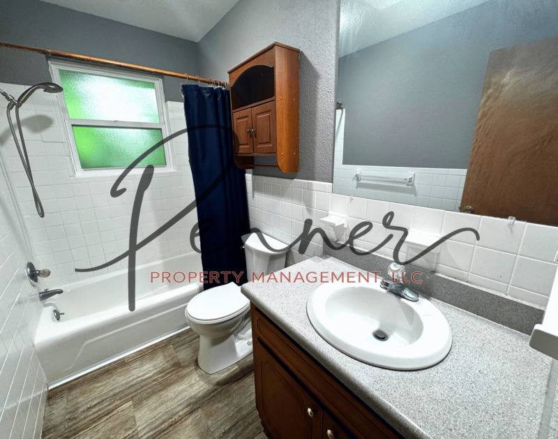 House for rent at 1138 S Glenwood Ave, Independence, MO 64053