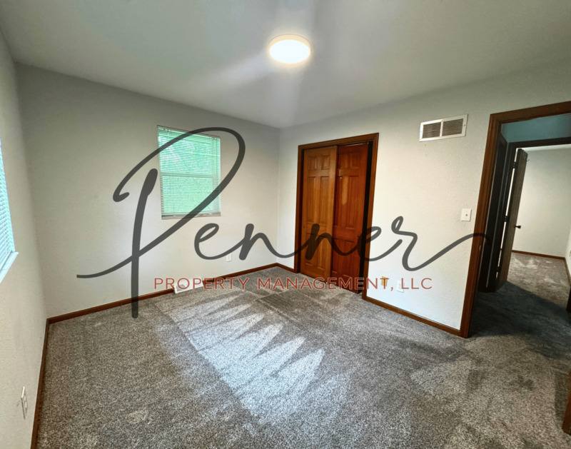 House for rent at 1138 S Glenwood Ave, Independence, MO 64053