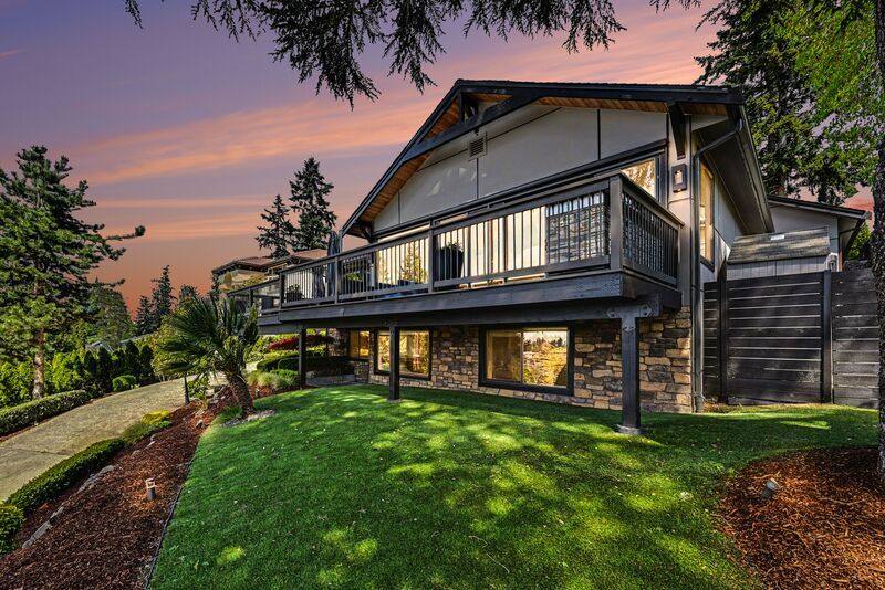 House for rent at 9544 Lake Washington Blvd NE, Bellevue, WA 98004