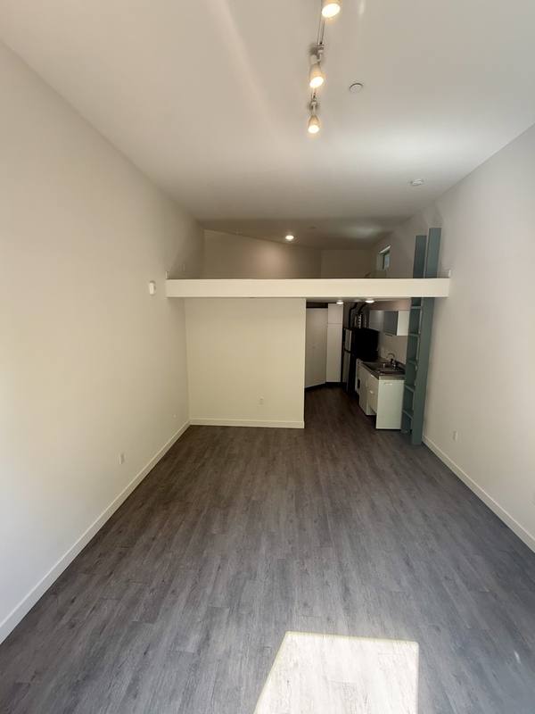 Apartment for rent at 4405 W Point Loma Blvd #206, San Diego, CA 92107