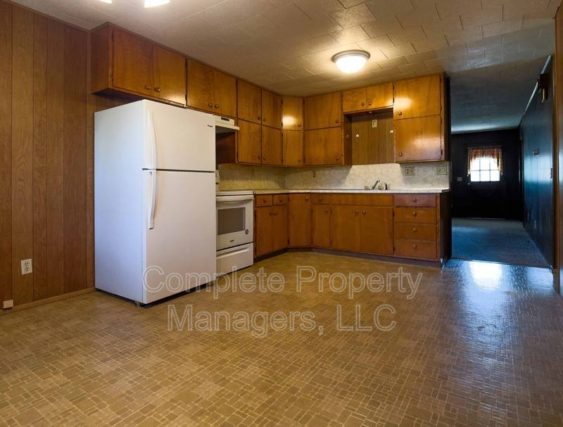 Apartment for rent at 110 S 4th Ave W #2, Lake Mills, IA 50450