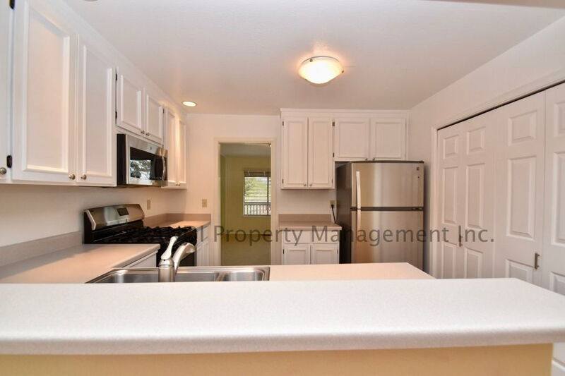 Townhouse for rent at 1033 Susan Way, Novato, CA 94947