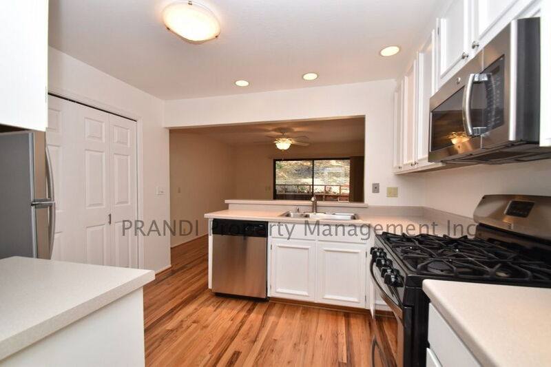 Townhouse for rent at 1033 Susan Way, Novato, CA 94947