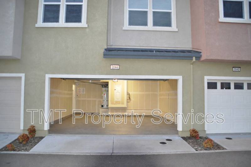 Townhouse for rent at 3044 Enchanted Walk, Sacramento, CA 95835