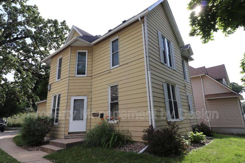 Apartment for rent at 2940 Brattleboro Ave #2, Des Moines, IA 50311