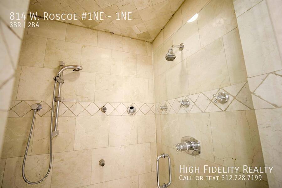 Condo for rent at 814 W Roscoe #1NE, Chicago, IL 60657