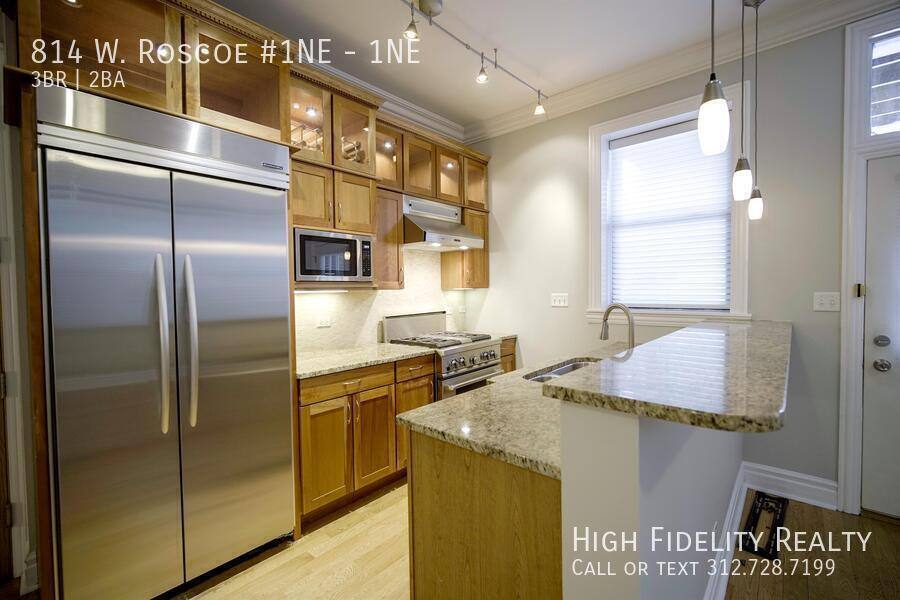 Condo for rent at 814 W Roscoe #1NE, Chicago, IL 60657