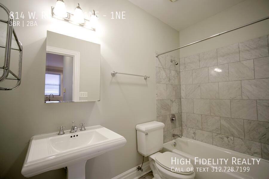 Condo for rent at 814 W Roscoe #1NE, Chicago, IL 60657