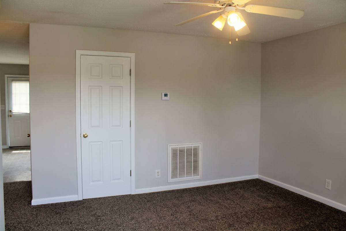 Apartment for rent at 940 Kingsbury Dr, Clarksville, TN 37040