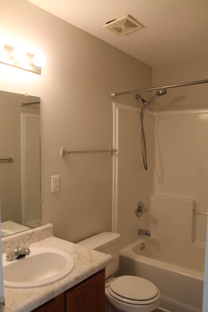 Apartment for rent at 940 Kingsbury Dr, Clarksville, TN 37040