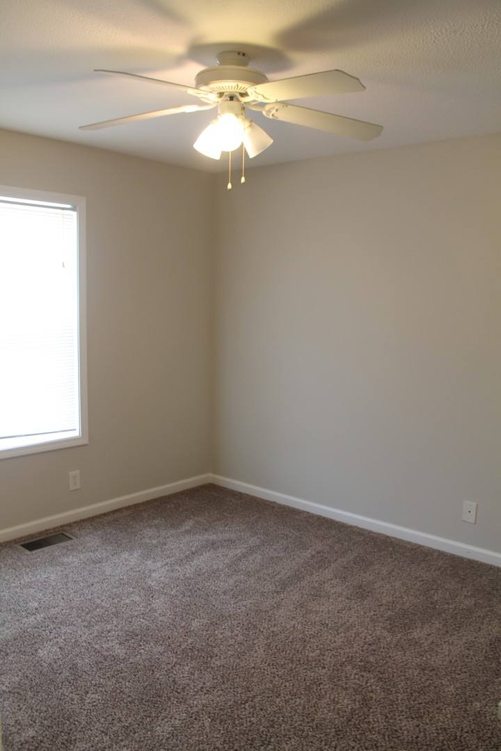 Apartment for rent at 940 Kingsbury Dr, Clarksville, TN 37040