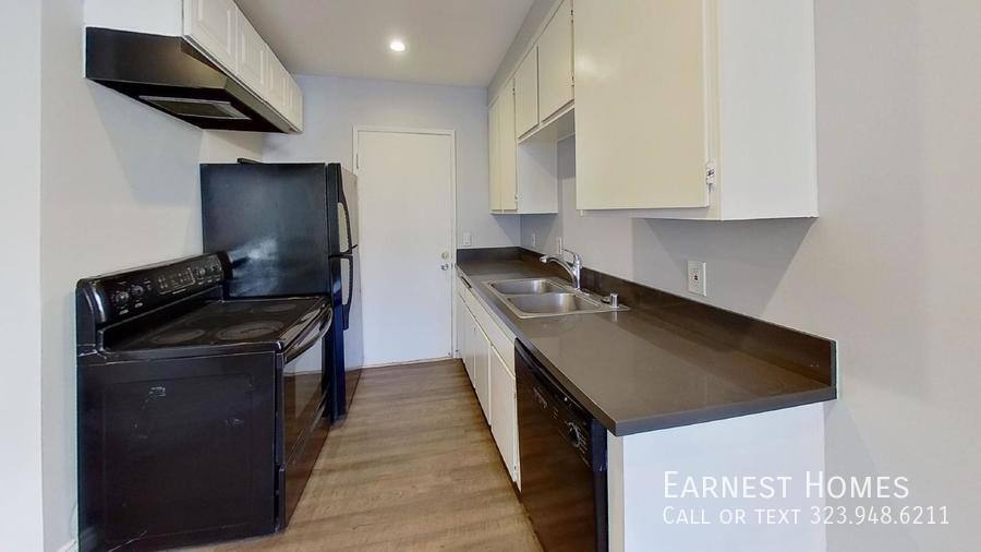Condo for rent at 525 N Sycamore Ave #321, Los Angeles, CA 90036