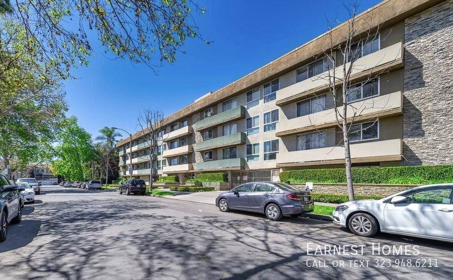 Condo for rent at 525 N Sycamore Ave #321, Los Angeles, CA 90036
