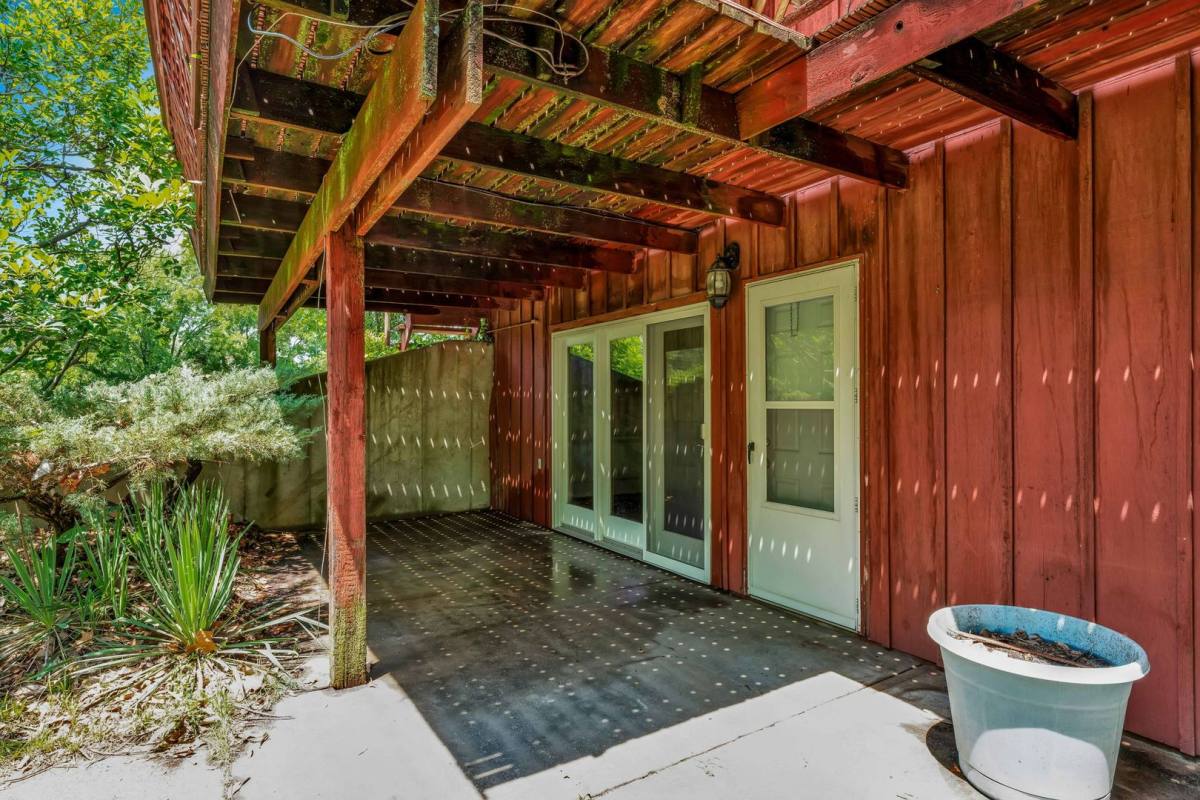 House for rent at 40 Deep Creek Rd, Manhattan, KS 66502