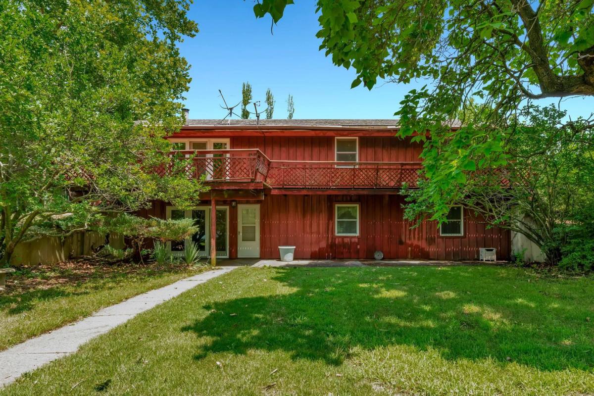 House for rent at 40 Deep Creek Rd, Manhattan, KS 66502