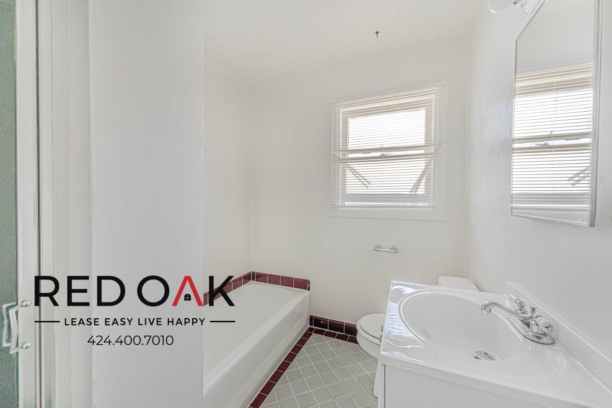 Apartment for rent at 1148 S Sherbourne Dr #4, Los Angeles, CA 90035