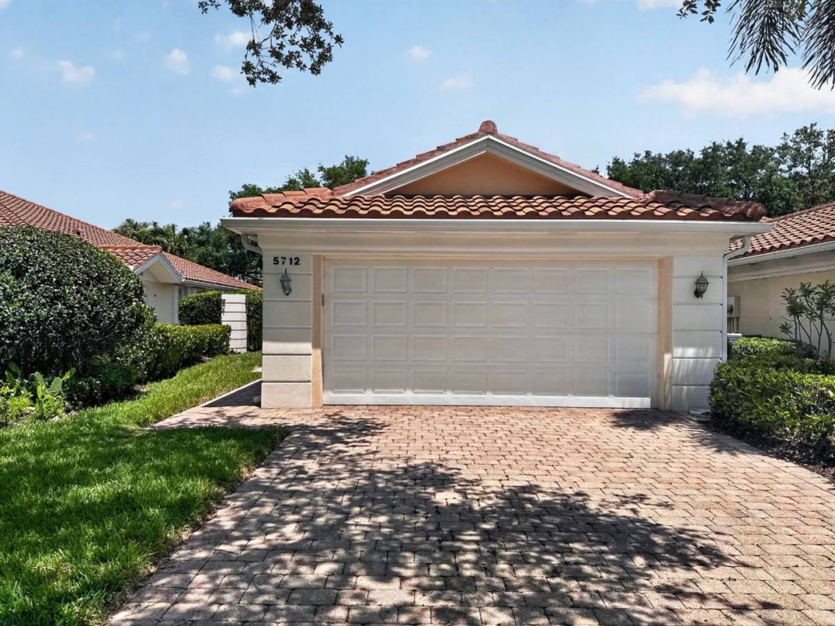 House for rent at 5712 Drummond Way, Naples, FL 34119