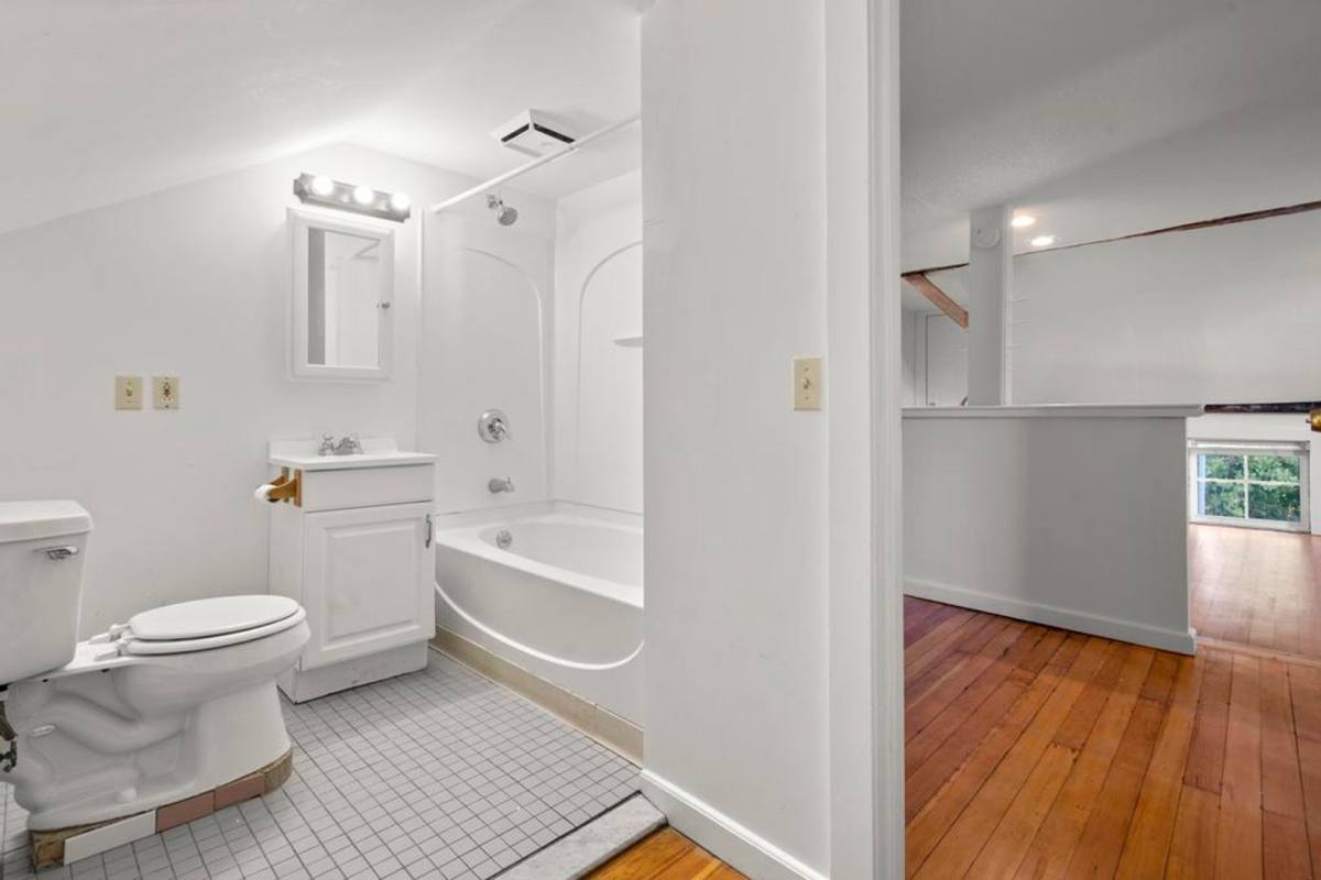 Apartment for rent at 22 Winthrop St #5, Tariffville, CT 06081