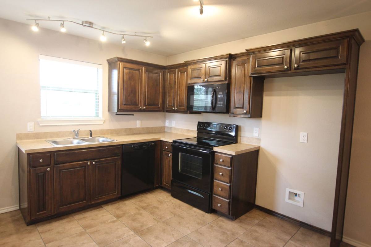 Townhouse for rent at 18011 Loring Lane, Lindale, TX 75771