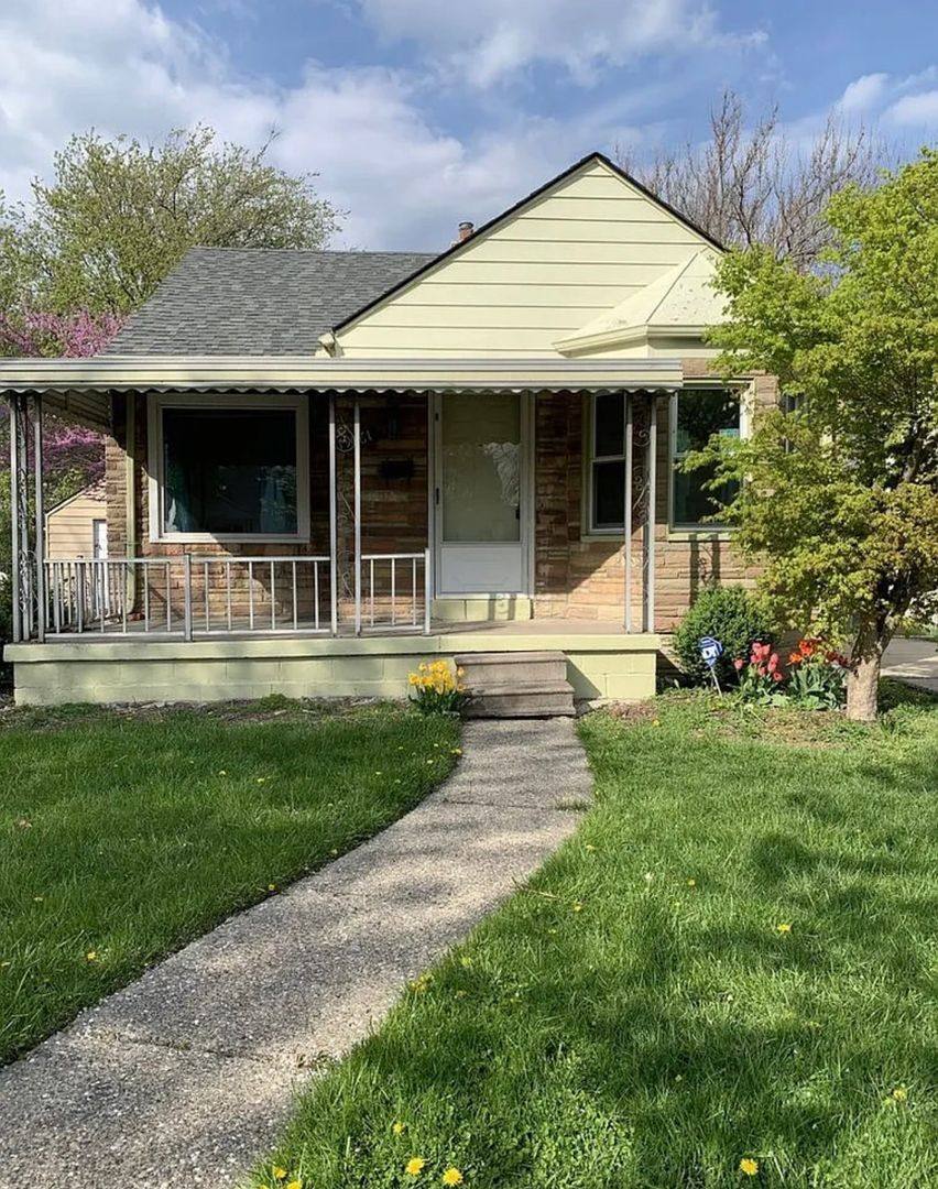 House for rent at 19661 Kenosha St, Harper Woods, MI 48225