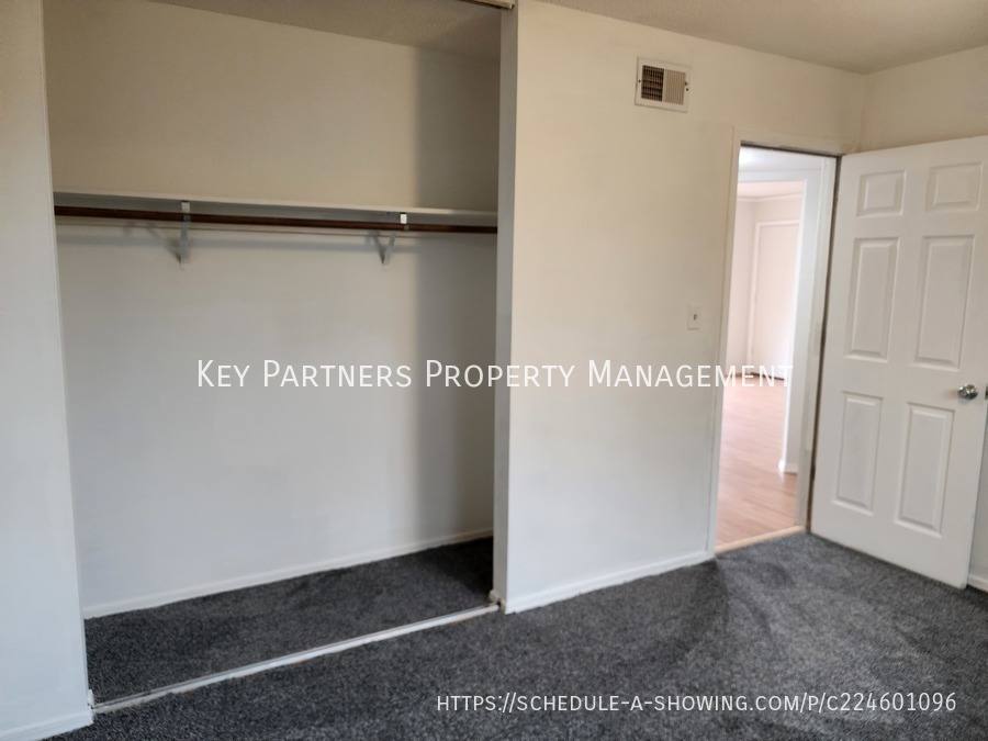 Townhouse for rent at 128 Warner #4, Bonner Springs, KS 66012