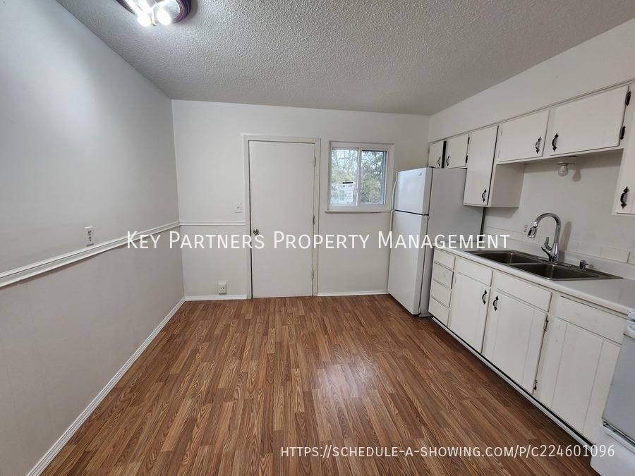 Townhouse for rent at 128 Warner #4, Bonner Springs, KS 66012