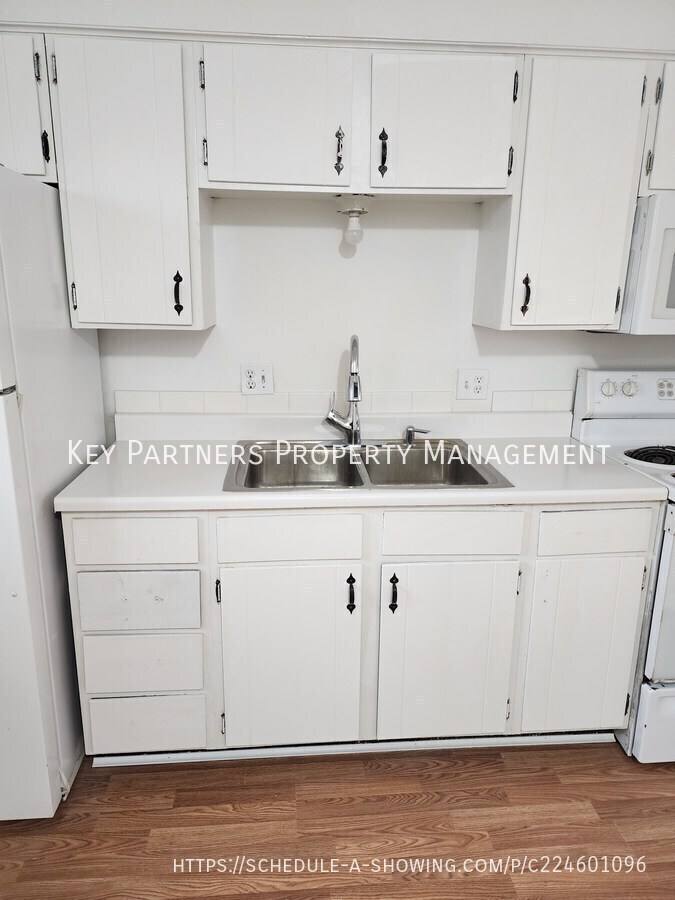 Townhouse for rent at 128 Warner #4, Bonner Springs, KS 66012