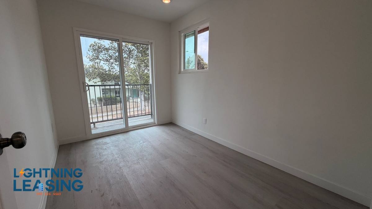 Apartment for rent at 5000 1 2 Coliseum St #8A, Los Angeles, CA 90016
