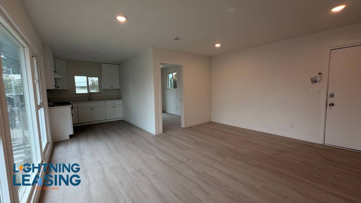 Apartment for rent at 5000 1 2 Coliseum St #8A, Los Angeles, CA 90016