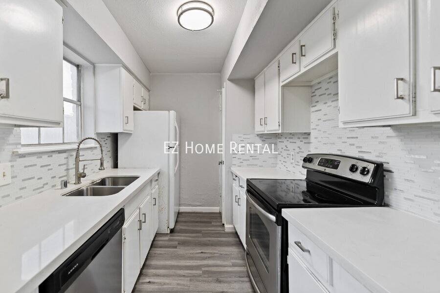 Townhouse for rent at 4154 Belle Park Dr, Houston, TX 77072