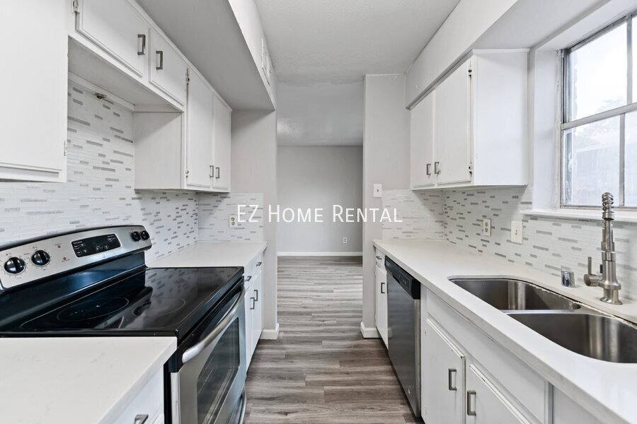 Townhouse for rent at 4154 Belle Park Dr, Houston, TX 77072