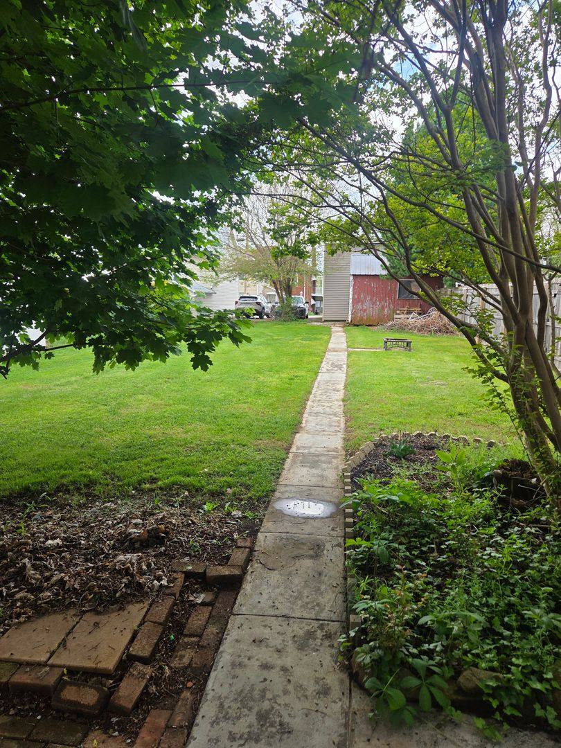 Apartment for rent at 2004 W Market St, York, PA 17404