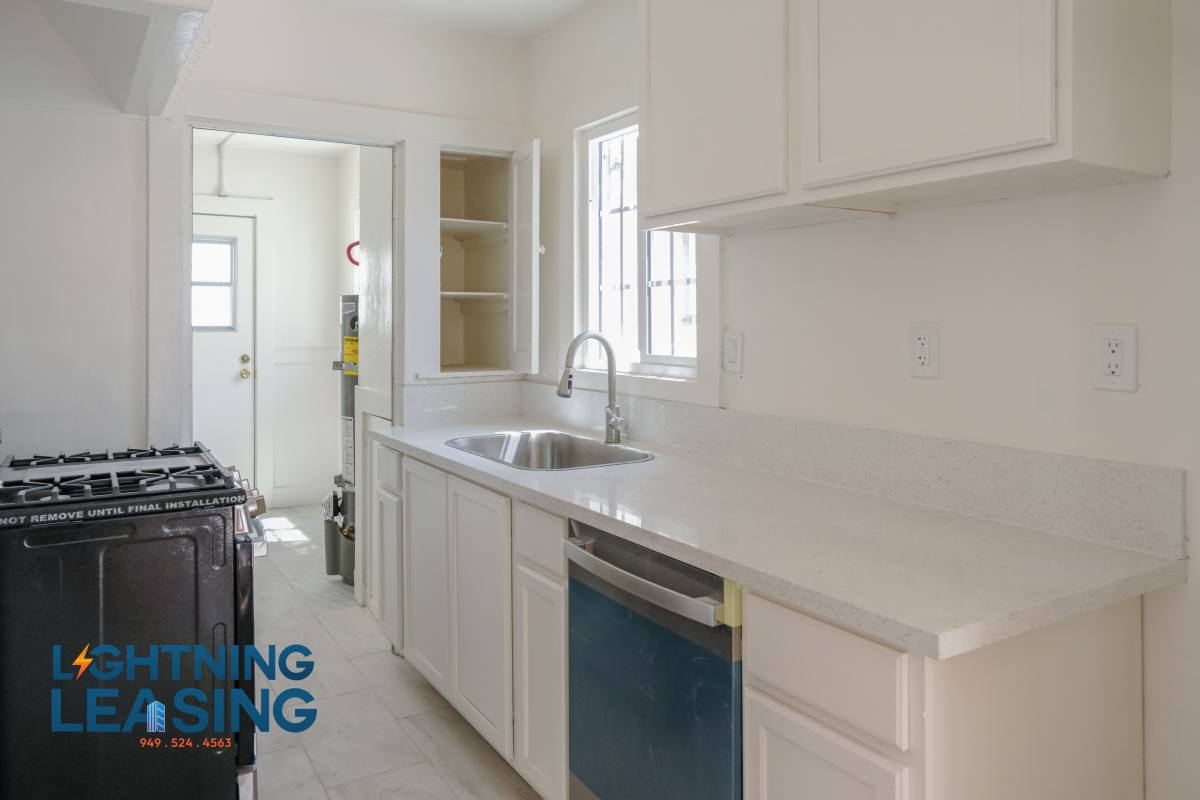 Apartment for rent at 1318 N Serrano #1326, Los Angeles, CA 90027