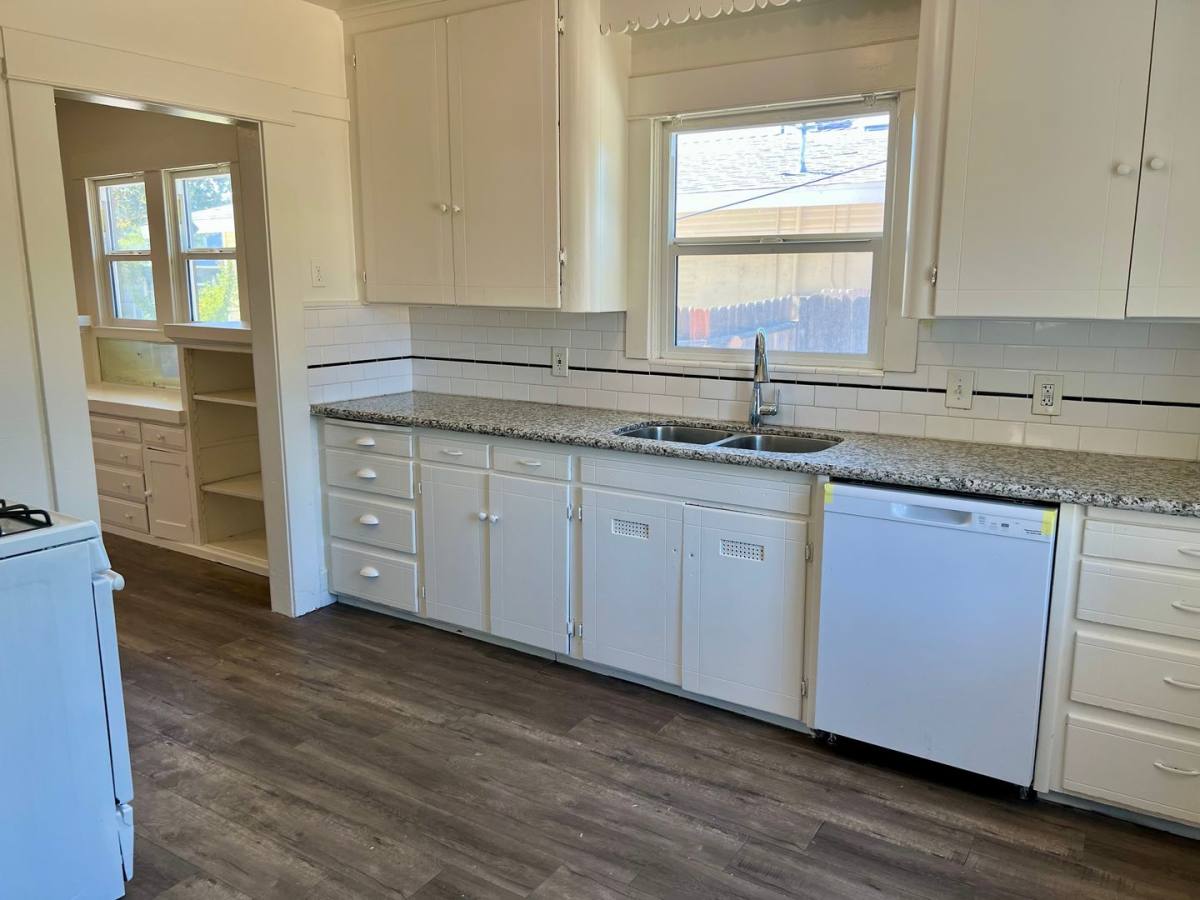 House for rent at 1321 N Calaveras St, Fresno, CA 93728