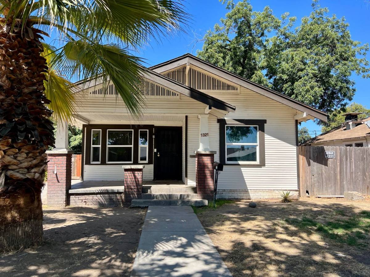 House for rent at 1321 N Calaveras St, Fresno, CA 93728