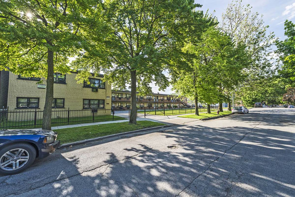 Apartment for rent at 7925 S Phillips, Chicago, IL 60617