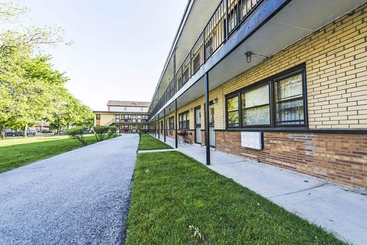 Apartment for rent at 7925 S Phillips, Chicago, IL 60617