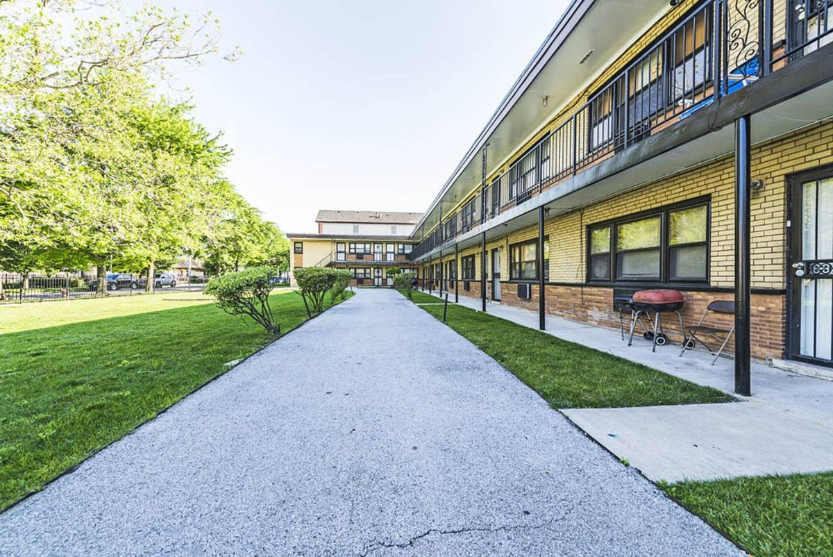 Apartment for rent at 7925 S Phillips, Chicago, IL 60617