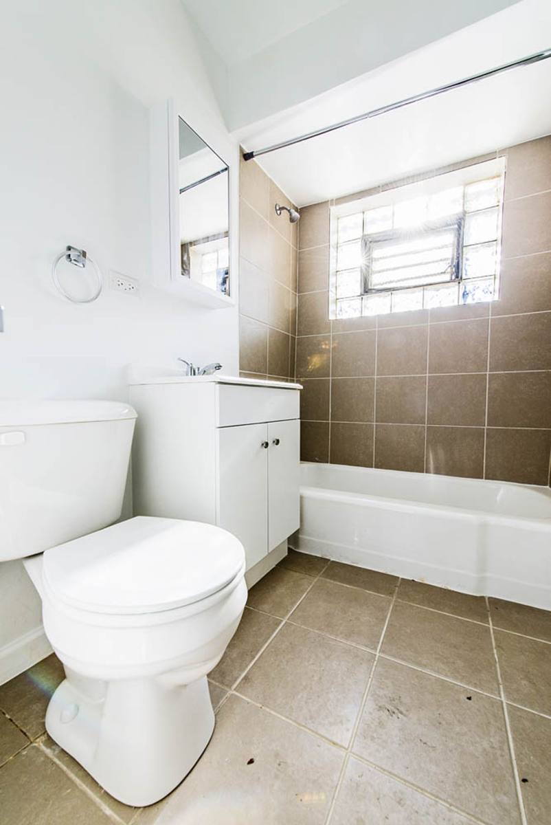 Apartment for rent at 7925 S Phillips, Chicago, IL 60617